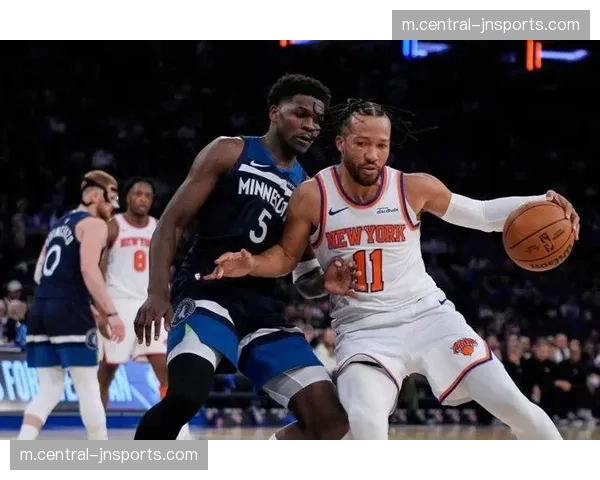 尼克斯布伦森第三节独得12分 个人进攻爆发带动全队拉开分差